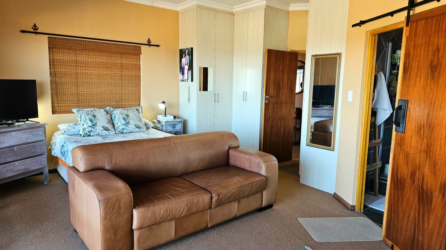 3 Bedroom Property for Sale in Avonddans Western Cape